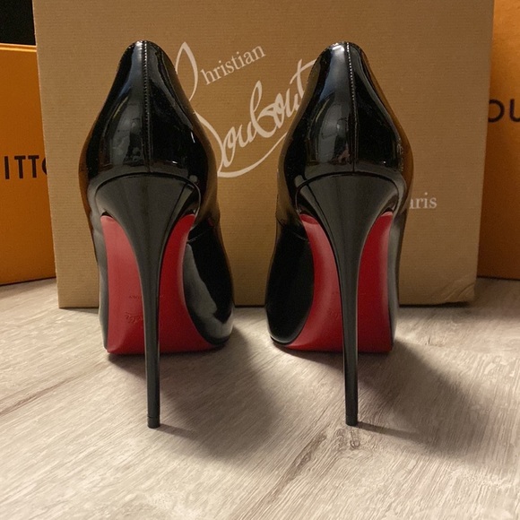 Louboutin Black Patent Very Prive Pumps Heels - 38 - Picture 4 of 12